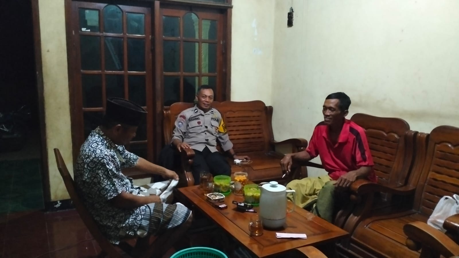 Bhabinkamtibmas Purwojati Banyumas Sambangi Warga Desa Karangmangu, Ajak Jaga Kamtibmas