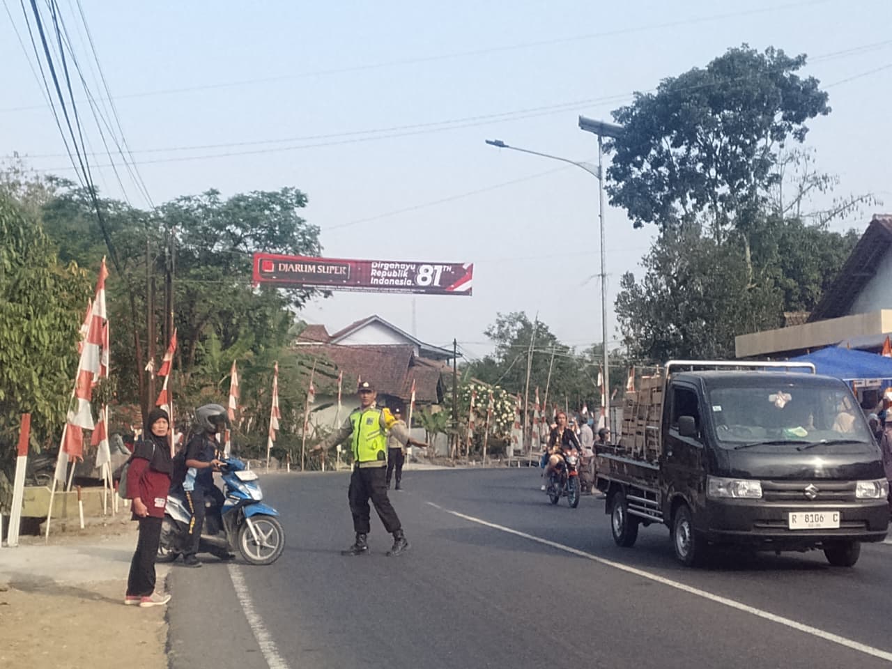 Jalan Sehat HUT ke-81 RI Berlangsung Meriah, Polsek Lumbir Pastikan Kegiatan Aman