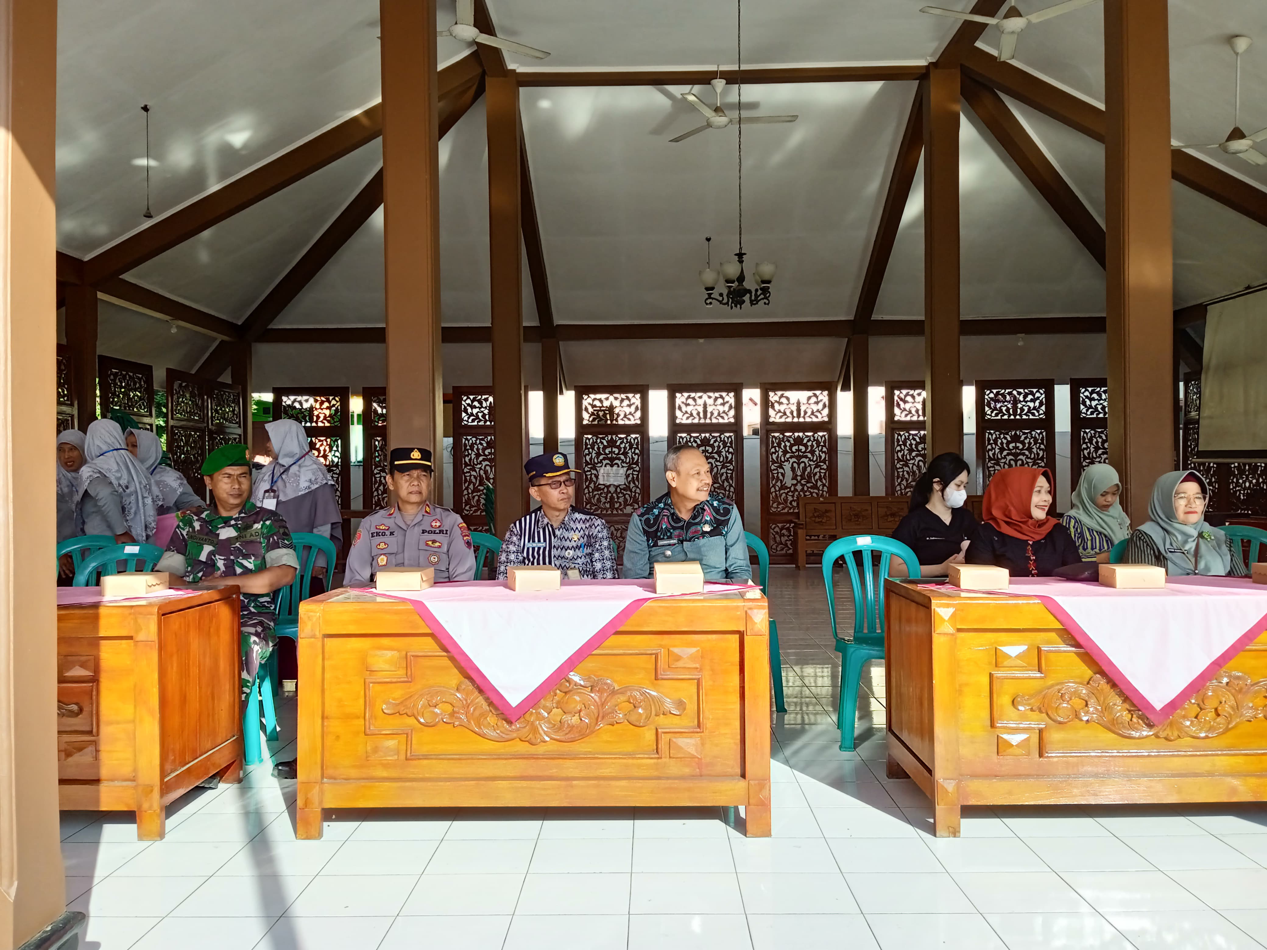 Hari Anak Nasional di Kalibagor Banyumas Berlangsung Meriah, Bhabinkamtibmas Laksanakan Pengamanan