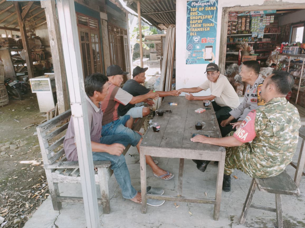 Sambang Warga Gunungwetan, Bhabinkamtibas Jatilawang Polresta Banyumas Ajak Aktifkan Pos Ronda