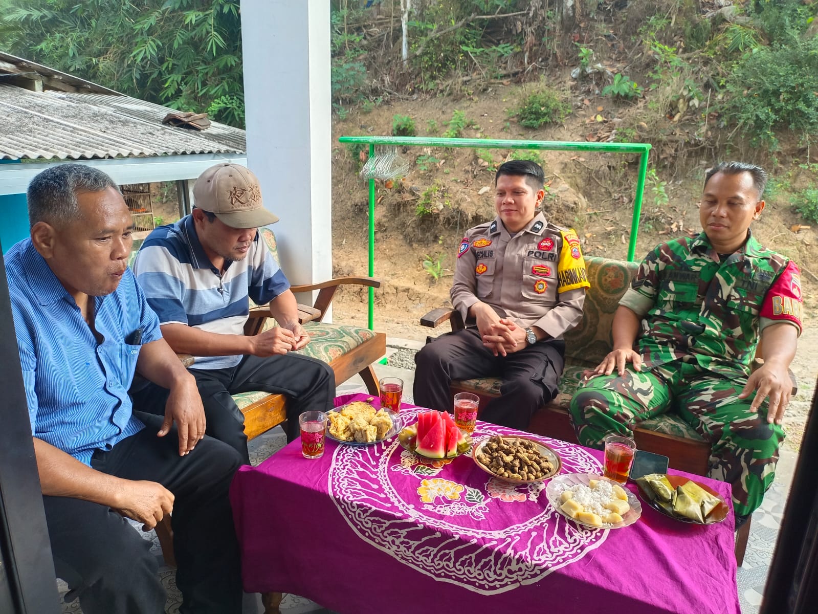 Bhabinkamtibmas Polsek Sumbang Sambangi Warga Banjarsari Wetan, Serap Informasi Kamtibmas