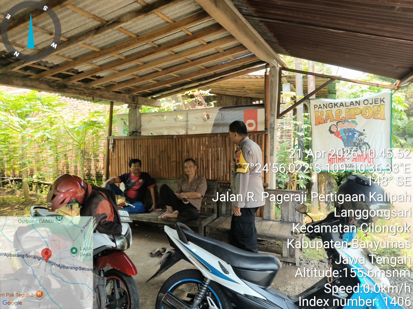 Sambangi Tukang Ojek, Bhabinkamtibmas Cilongok Polresta Banyumas Tekankan Keselamatan dan Tertib Lalu Lintas