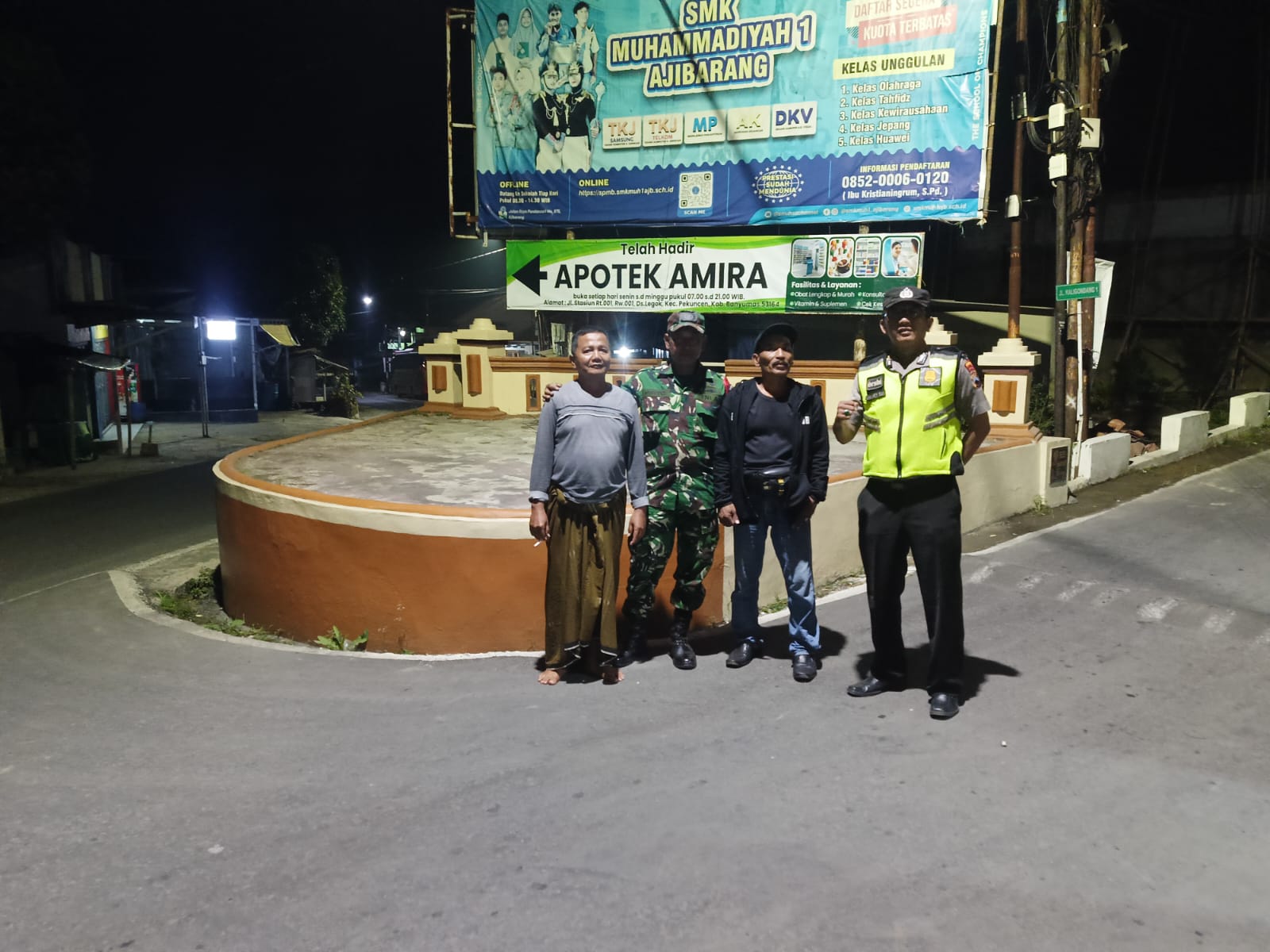 Bhabinkamtibmas Polsek Patikraja Patroli Dialogis Sambangi Satkamling Desa Kedungwaringin