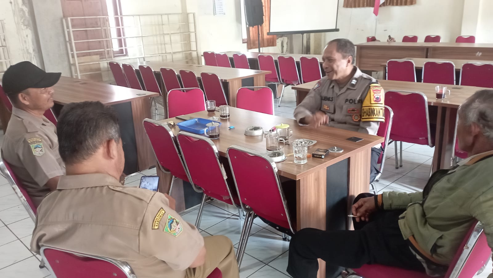 Sambang ke Kelurahan, Bhabinkamtibmas Banyumas Perkuat Sinergi Jaga Kamtibmas