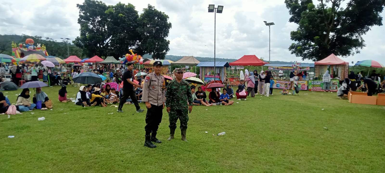 Bhabinkamtibmas Monitoring Pesta Rakyat di Sumbang Banyumas, Warga Diimbau Jaga Keamanan dan Kesehatan