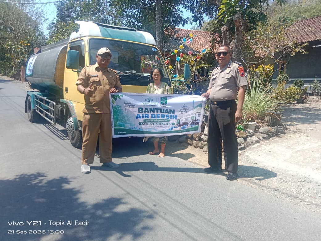Bhabinkamtibmas Polsek Wangon Monitoring Distribusi Bantuan Air Bersih Untuk Warga Jurangbahas