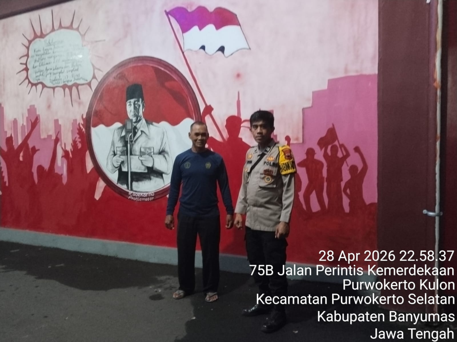 Bhabinkamtibmas Purwokerto Selatan Polresta Banyumas Intensifkan Sambang Malam, Satpam Dindik Diimbau Waspada Cegah Kejahatan