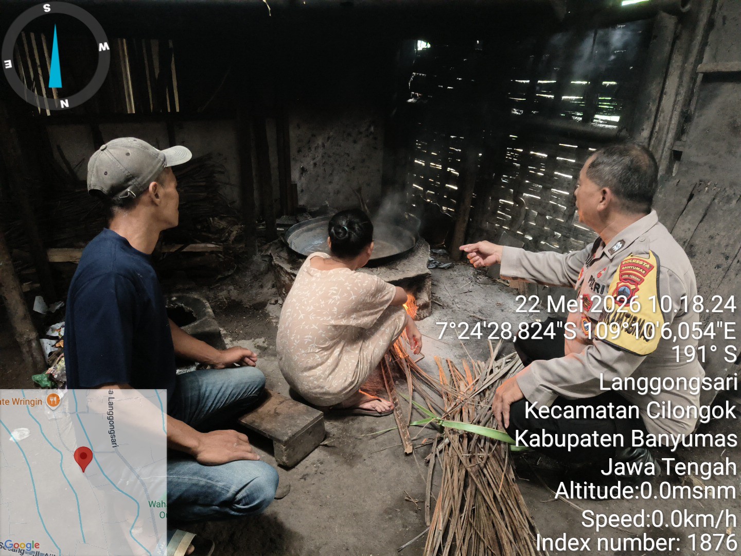 Bhabinkamtibmas Cilongok Banyumas Sambangi Perajin Gula Kelapa, Tekankan Antisipasi Kebakaran di Musim Kemarau