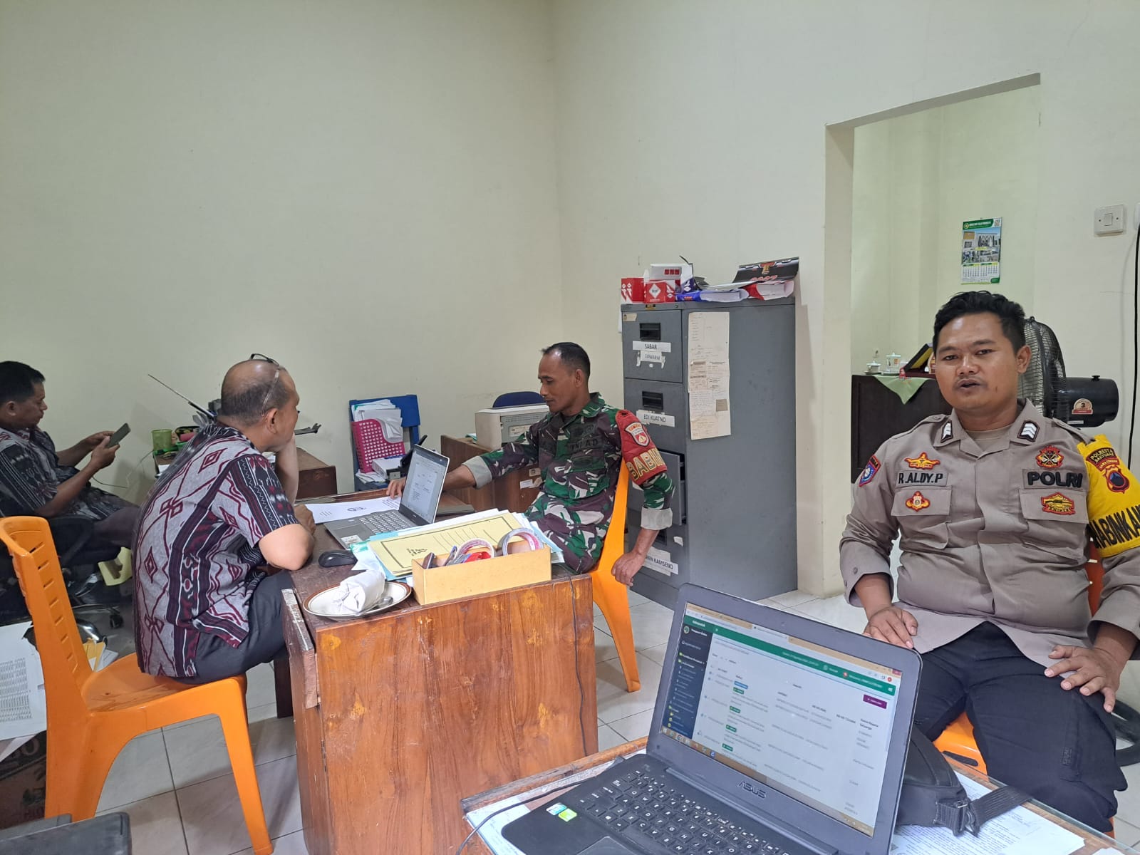 Polsek Sokaraja Perkuat Kemitraan dengan Pemdes Karangduren untuk Cegah Kriminalitas