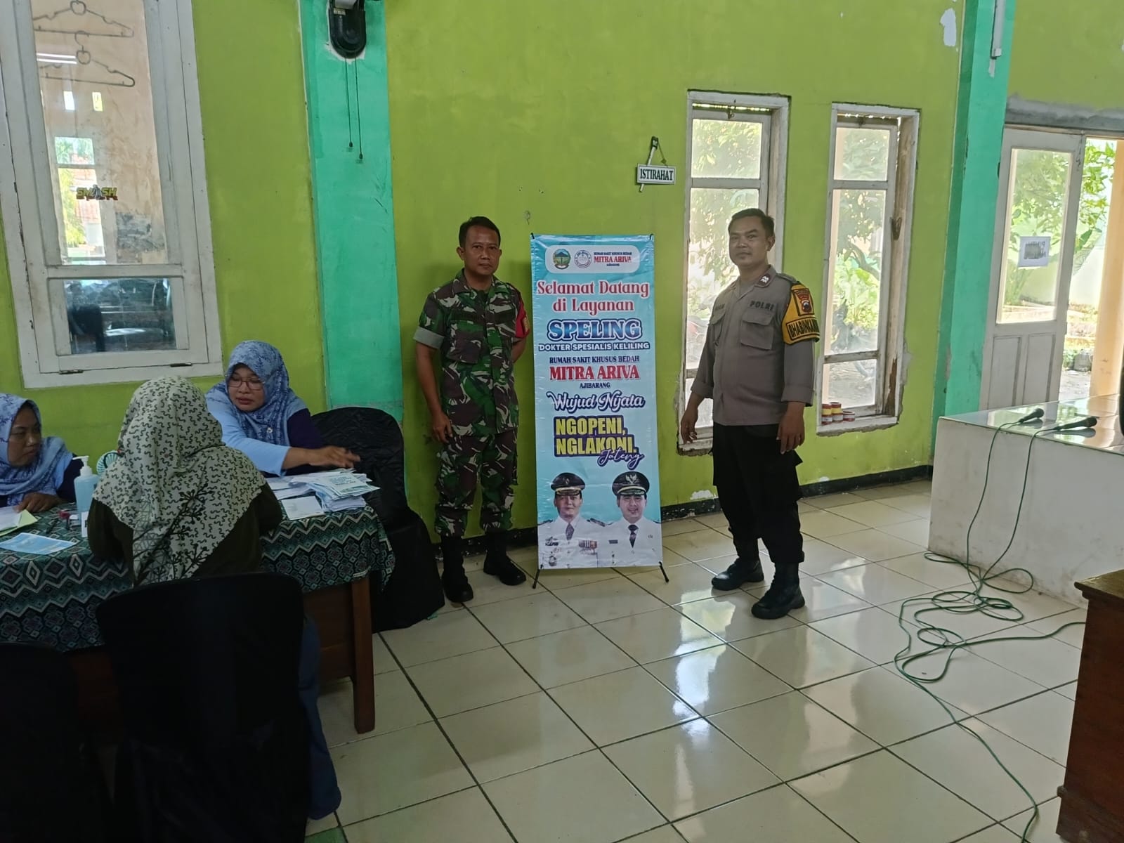 Bhabinkamtibmas Ajibarang Banyumas Monitoring Layanan Dokter Spesialis Keliling