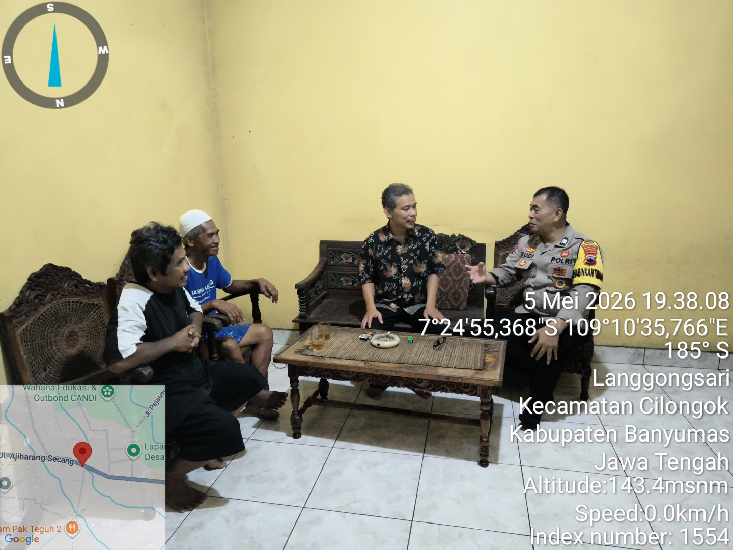 Sambang dan Binluh Kamtibmas, Bhabinkamtibmas Cilongok Banyumas Ajak Warga Langgongsari Tingkatkan Kewaspadaan