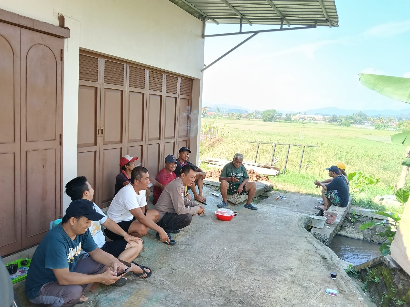 Polisi dan Warga Gotong Royong, Jembatan Desa Kedungwringin Patikraja Banyumas Diperlebar Demi Akses Petani