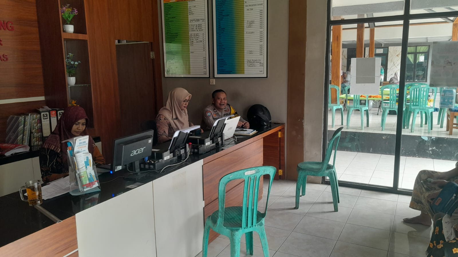 Sambangi Balai Desa Kedungurang, Polsek Gumelar Polresta Banyumas Perkuat Sinergi Jaga Kamtibmas