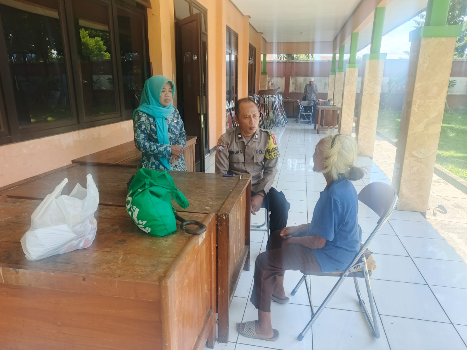 Sebelum Pengemis Lansia Diserahkan ke Dinas Sosial, Bhabinkamtibmas Purwokerto Utara Banyumas Beri Edukasi
