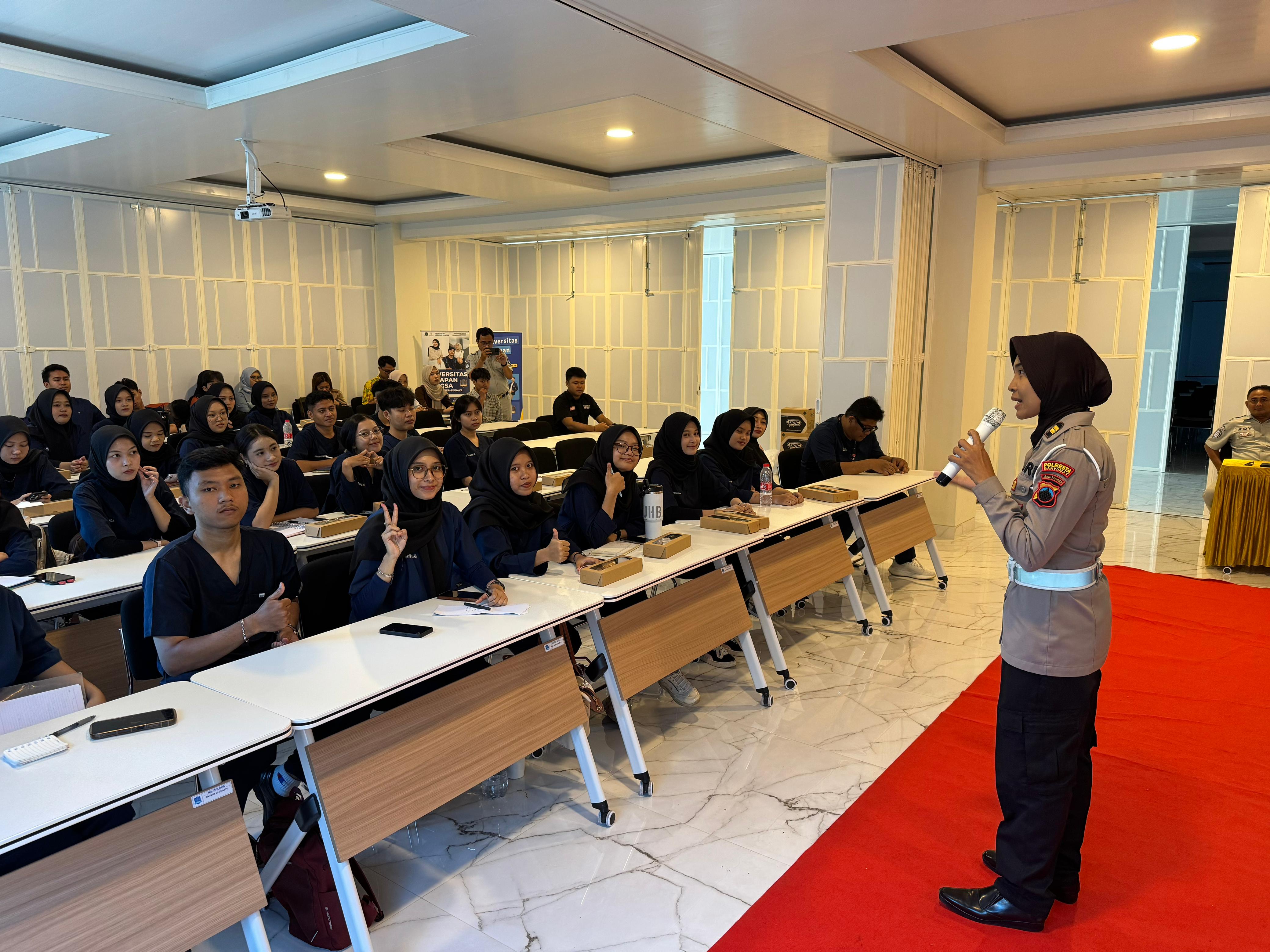 Mahasiswa Dibekali Edukasi Keselamatan, Satlantas Polresta Banyumas Sosialisasikan Tertib Berlalu Lintas di Kampus