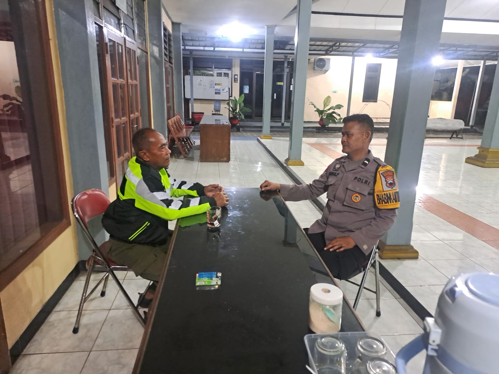 Pererat Silaturahmi, Bhabinkamtibmas Purwokerto Timur Banyumas Dorong Linmas Lebih Responsif Jaga Kamtibmas