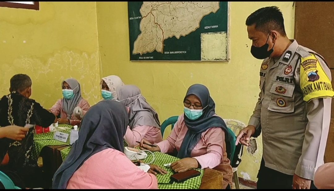 Bhabinkamtibmas Polsek Somagede Pantau Cek Kesehatan Gratis dan Tracing TBC di Desa Kemawi