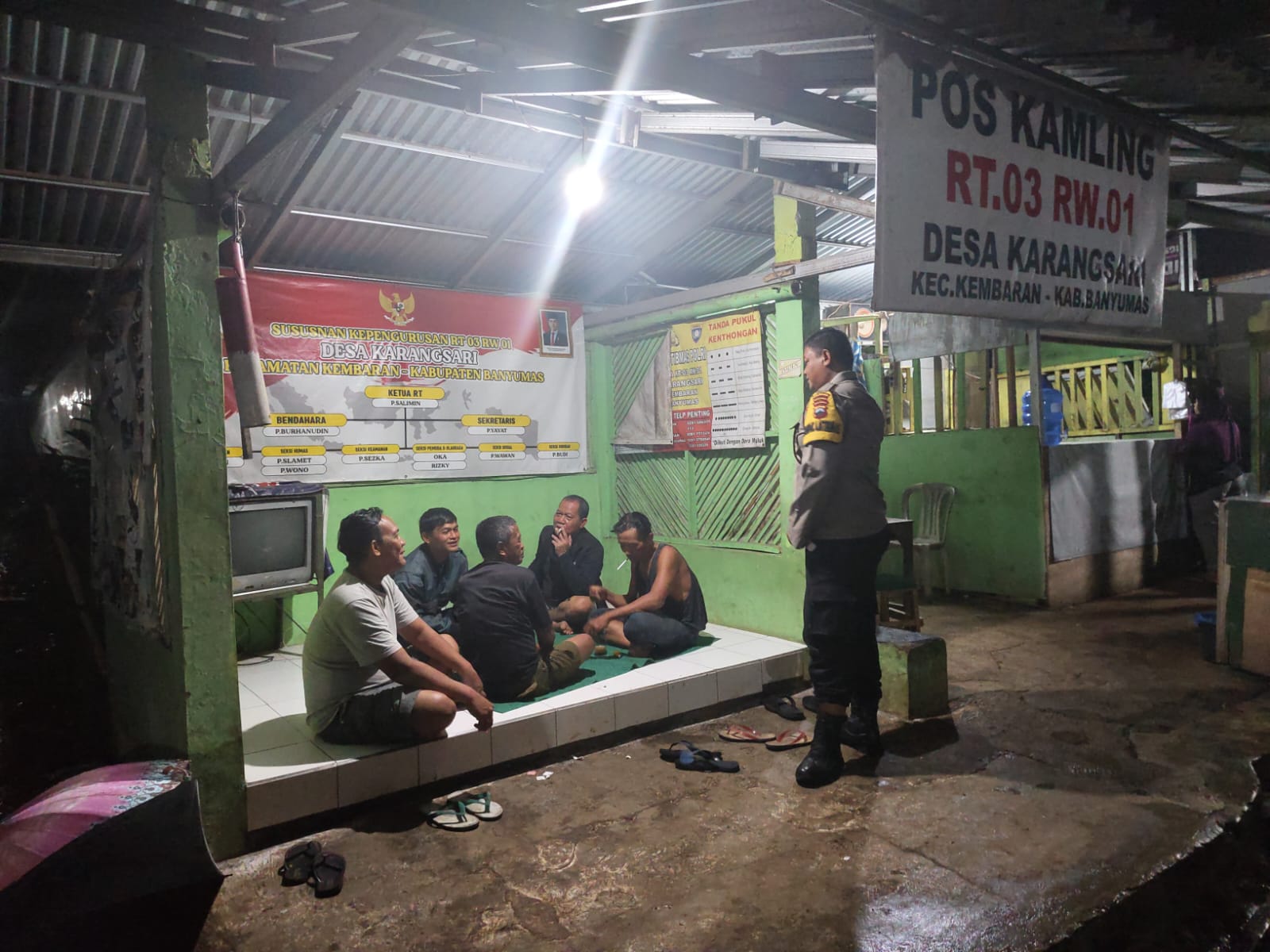 Satkamling Jadi Garda Terdepan, Bhabinkamtibas Patikraja Polresta Banyumas Ingatkan Warga Tetap Siaga