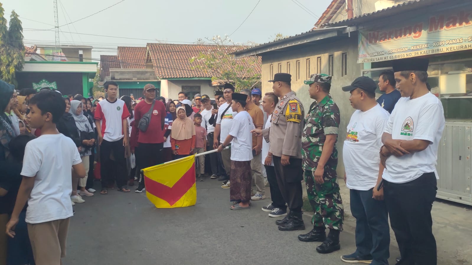 Majelis Senthir Gelar Jalan Sehat, Polsek Purwokerto Selatan Hadir Jaga Kebersamaan dan Kamtibmas