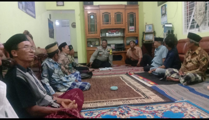 Bhabinkamtibmas Karanglewas Polresta Banyumas Hadiri Pertemuan, Tekankan Waspada Cuaca Ekstrem dan Kenakalan Remaja
