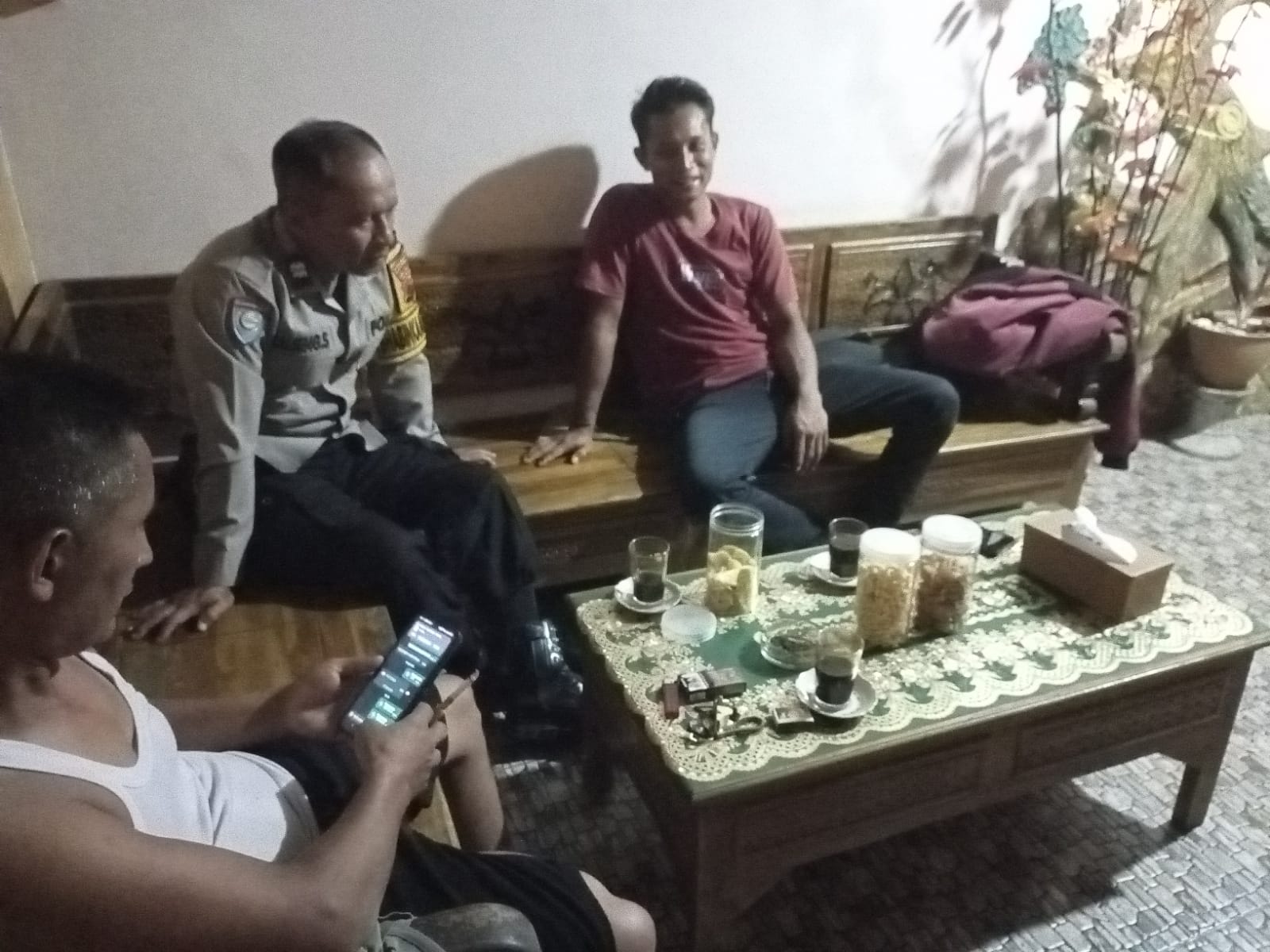 Bhabinkamtibmas Sambangi Tokoh Masyarakat, Perkuat Sinergi Jaga Kamtibmas di Ciberem Banyumas