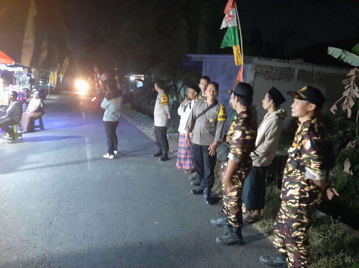 Polri Hadir Jaga Kekhusyukan Sholawatan Gus Ahong di Kaliori Banyumas