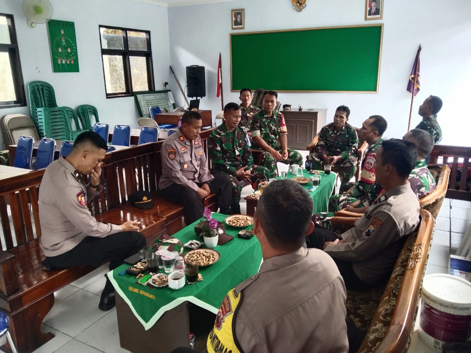 Silaturahmi ke Koramil 18 Purwojati, Polsek Purwojati Perkuat Soliditas TNI-Polri