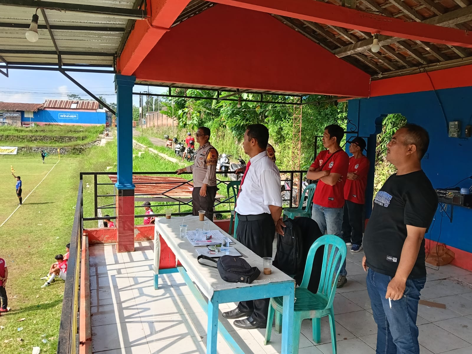 Bhabinkamtibmas Amankan Liga Askab U-17 Banyumas di Ajibarang, Pertandingan Berlangsung Kondusif