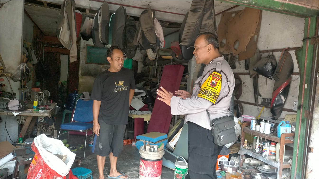 Bhabinkamtibmas Kembaran Sambangi Pemilik Bengkel, Ajak Tolak Pemasangan Knalpot Brong