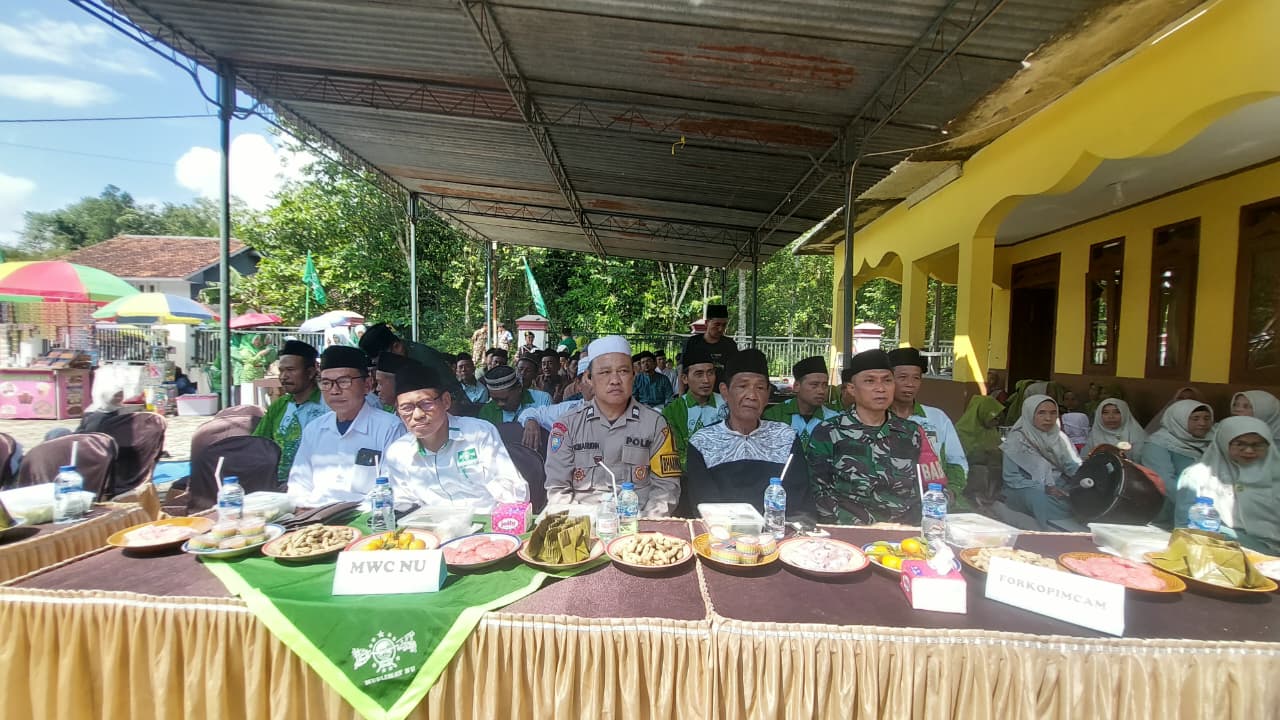 Bhabinkamtibmas Purwojati Polresta Banyumas Hadiri Pengajian Ahad Manis Perkuat Ukhuwah dan Sampaikan Pesan Kamtibmas