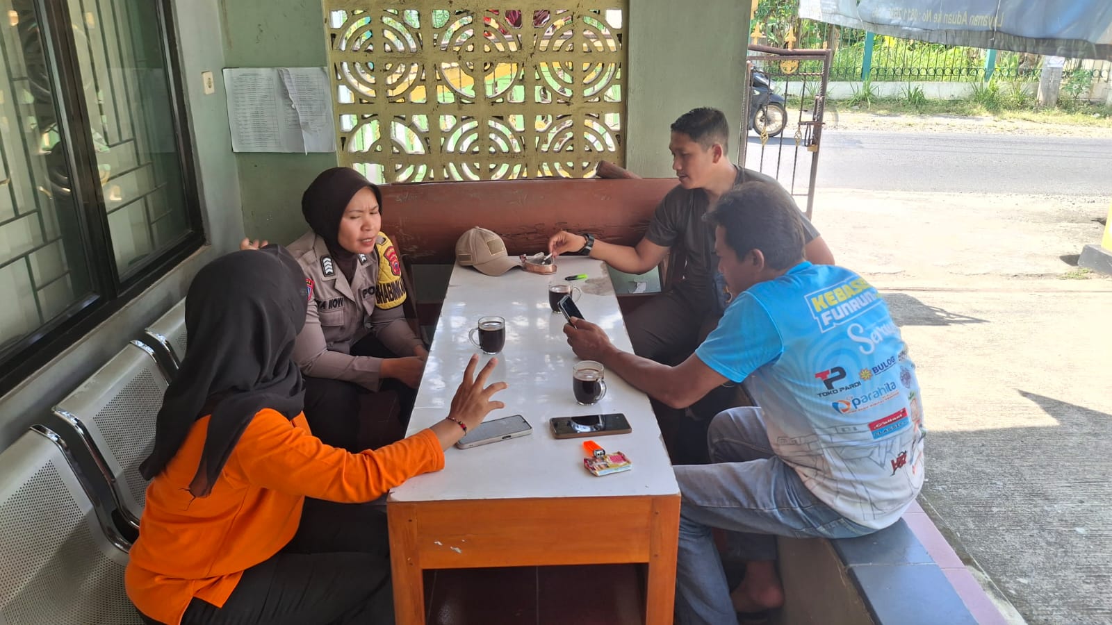 Bhabinkamtibmas Kebasen Banyumas Perkuat Sinergi Kamtibmas Bersama Perangkat Desa Gambarsari
