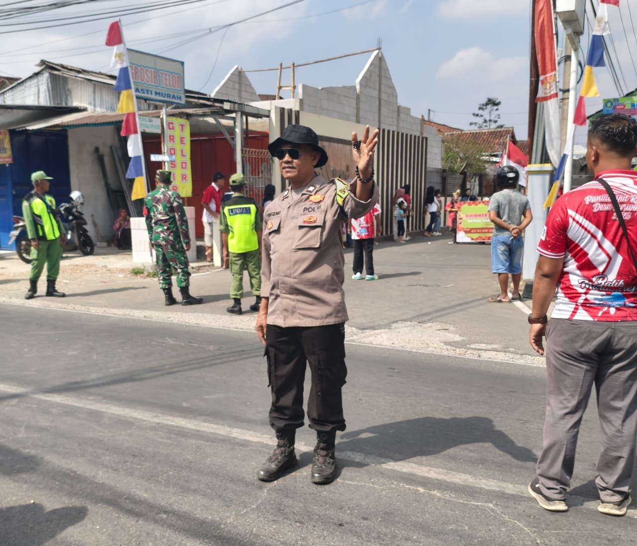 Karnaval HUT Kemerdekaan di Purwosari Berlangsung Meriah, Polsek Baturraden Pastikan Aman dan Kondusif
