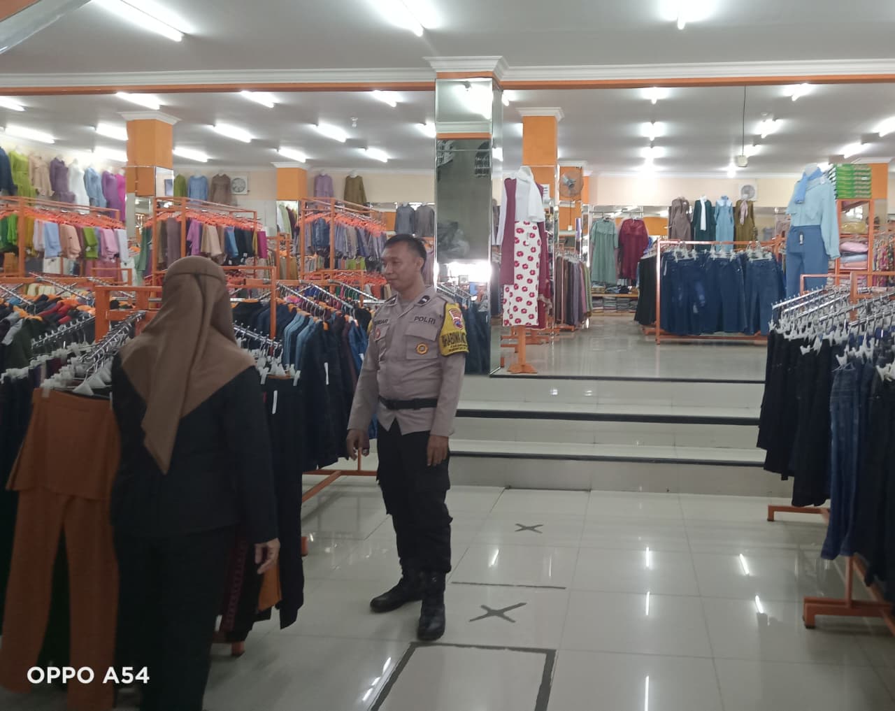 Polisi Banyumas Aktif Turun ke Lapangan, Bhabinkamtibmas Sambang Queen Campus