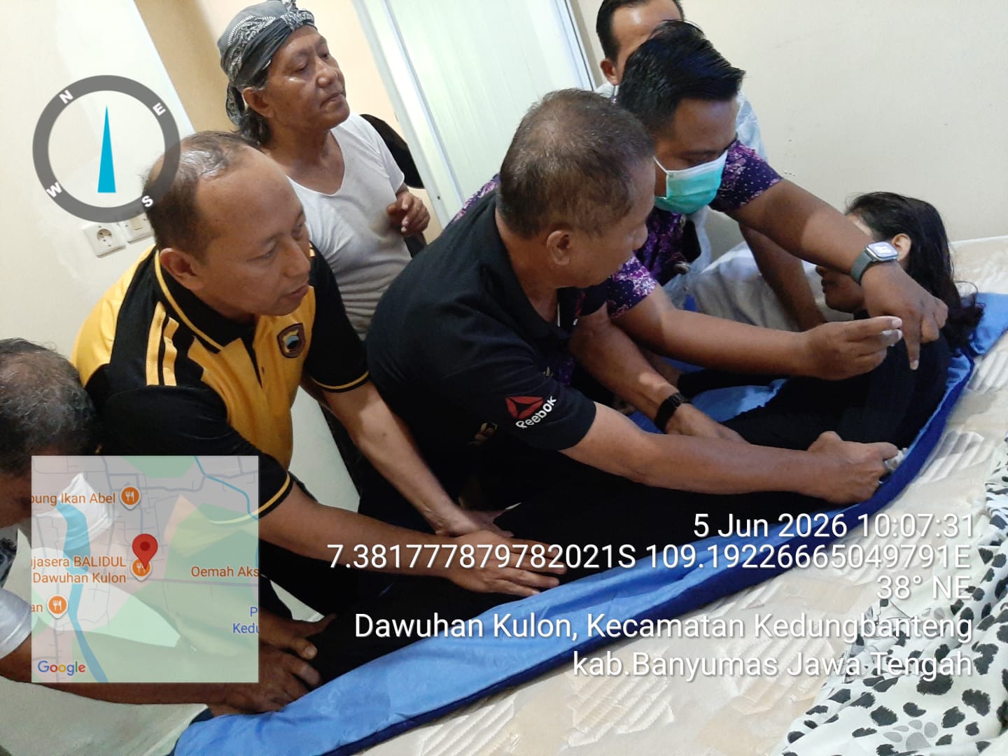 Polsek Kedungbanteng Banyumas Dampingi Evakuasi ODGJ, Utamakan Pendekatan Humanis