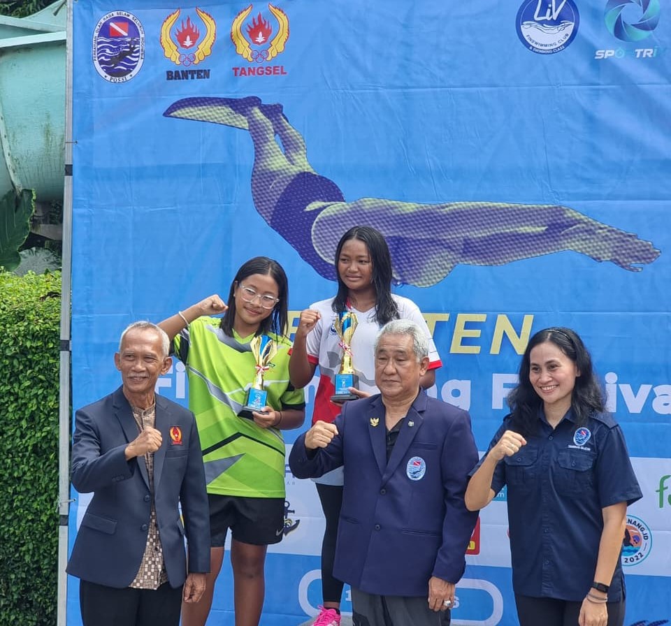 Anak Bhabinkamtibmas Banyumas Borong Empat Medali di Ajang Nasional Finswimming
