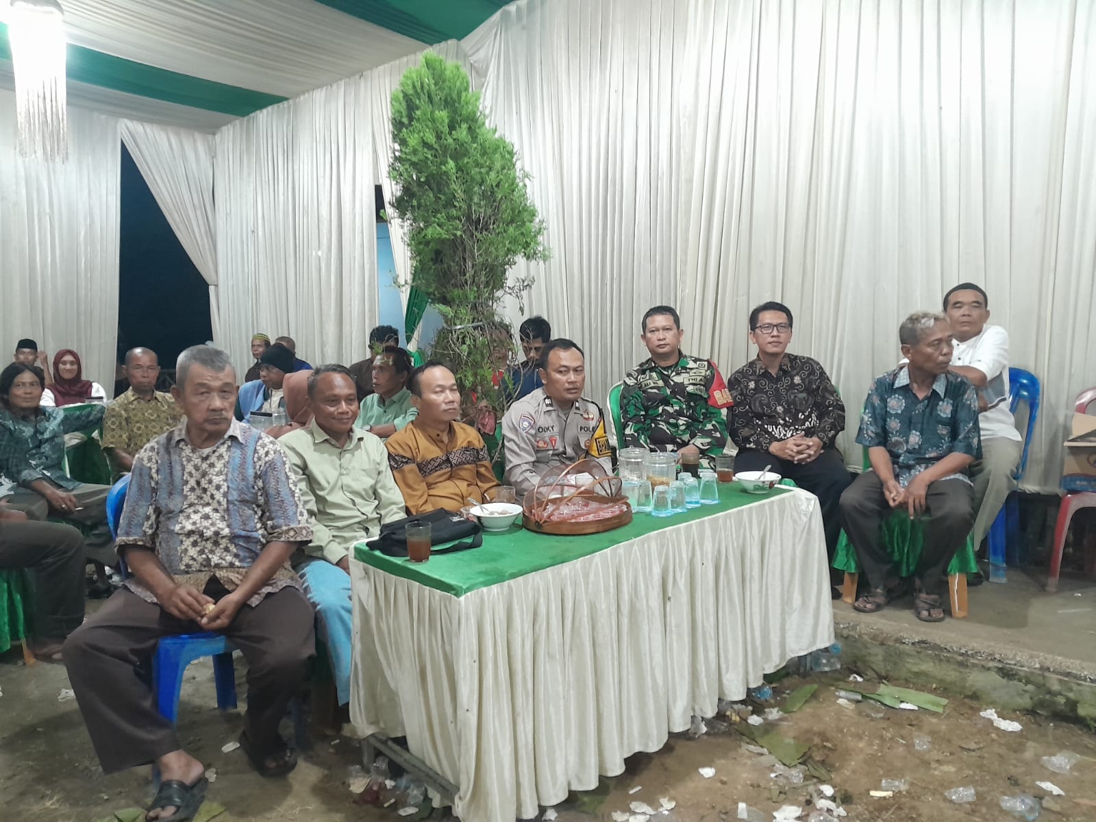 Pengamanan Orgen Tunggal di Wangon Banyumas, Bhabinkamtibas Pastikan Hiburan Warga Berjalan Kondusif