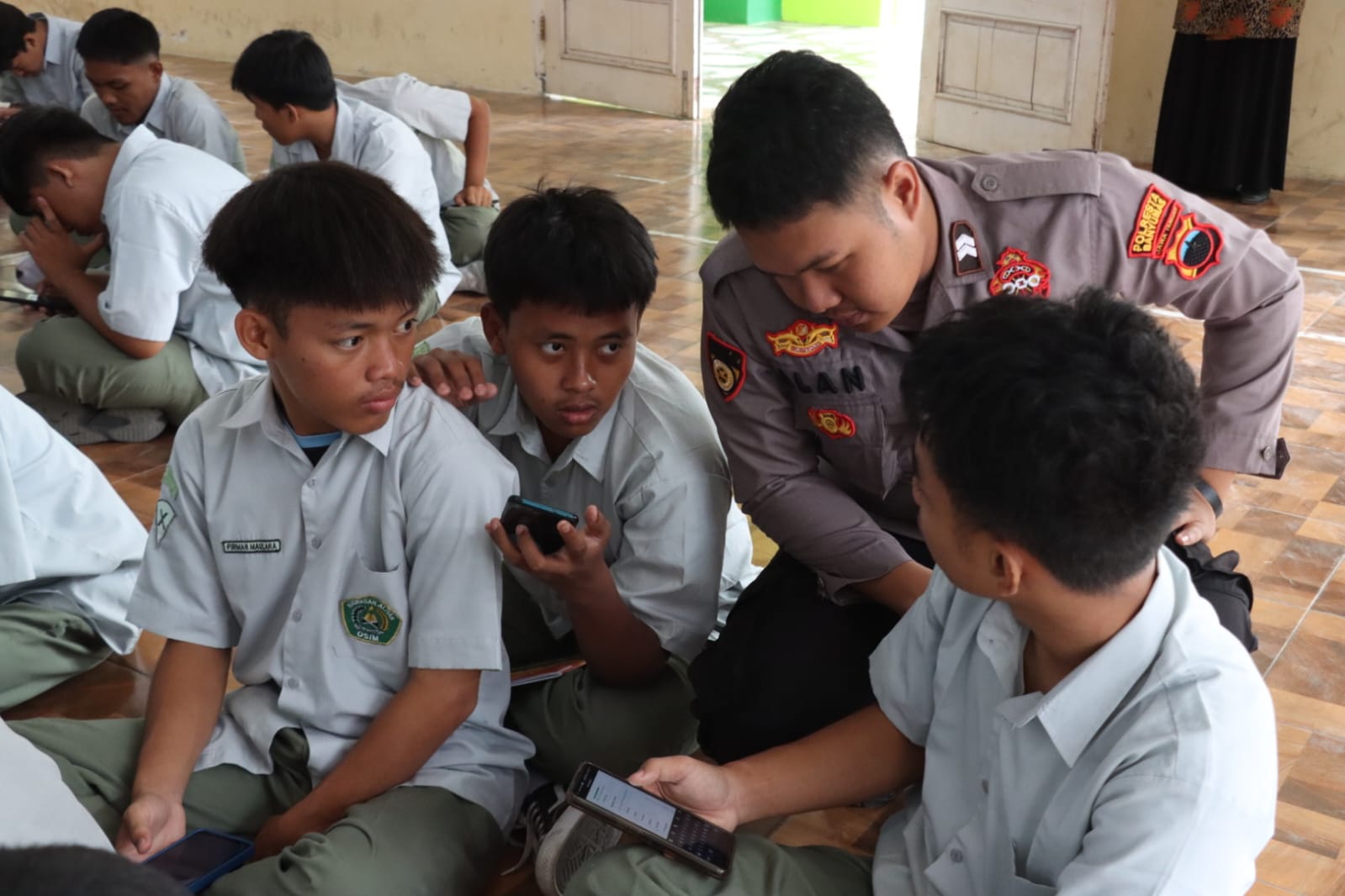 138 Siswa MAN 1 Banyumas Ikuti Pelatihan Paham AI Polresta Banyumas