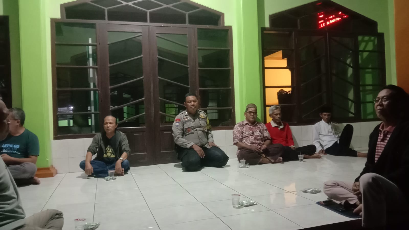 Bhabinkamtibmas Karanglewas Polresta Banyumas Sambangi Tokoh Masyarakat, Perkuat Kamtibmas