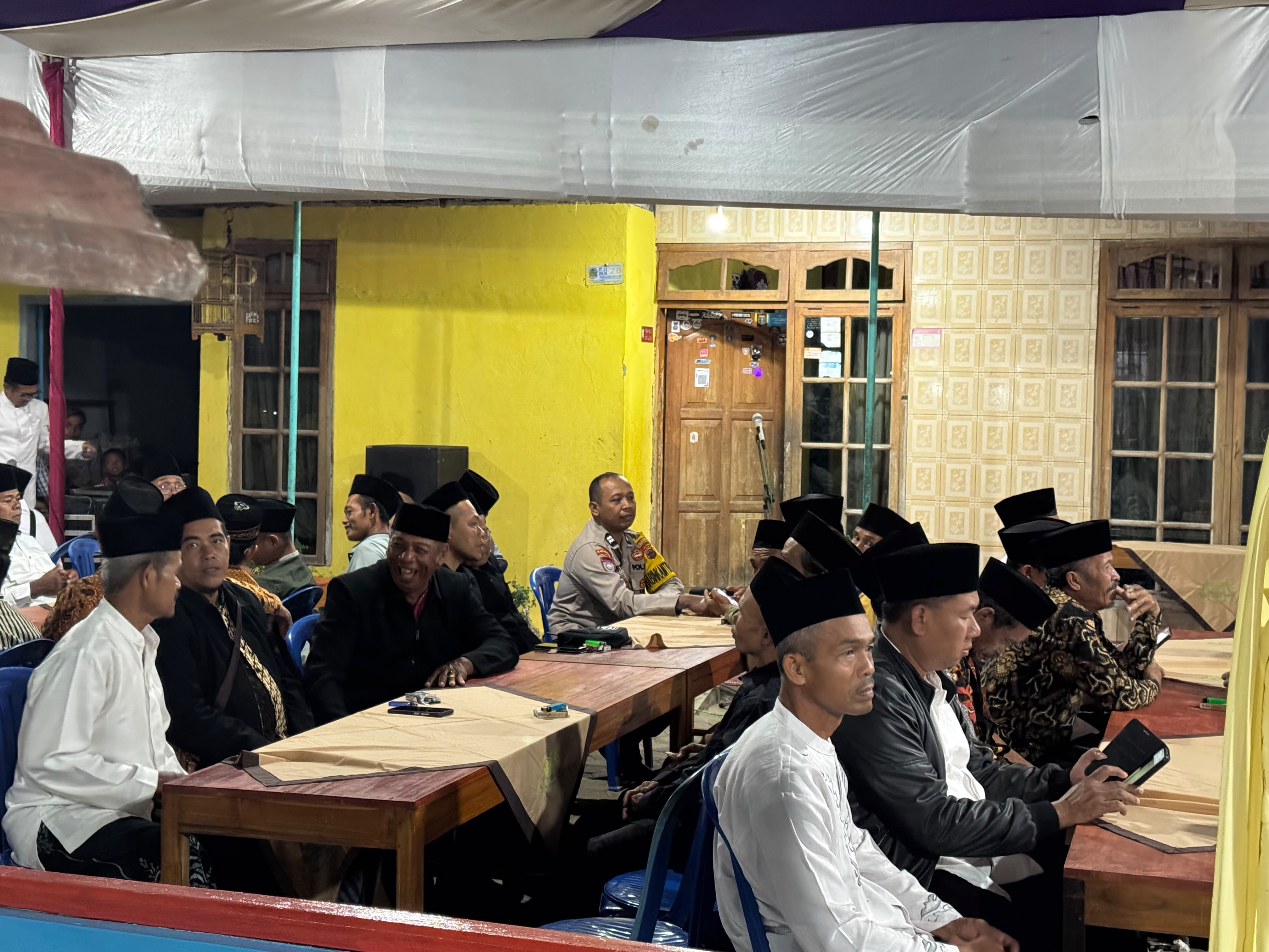 Polsek Kebasen Amankan Tradisi Jamasan Benda Bersejarah di Desa Kalisalak