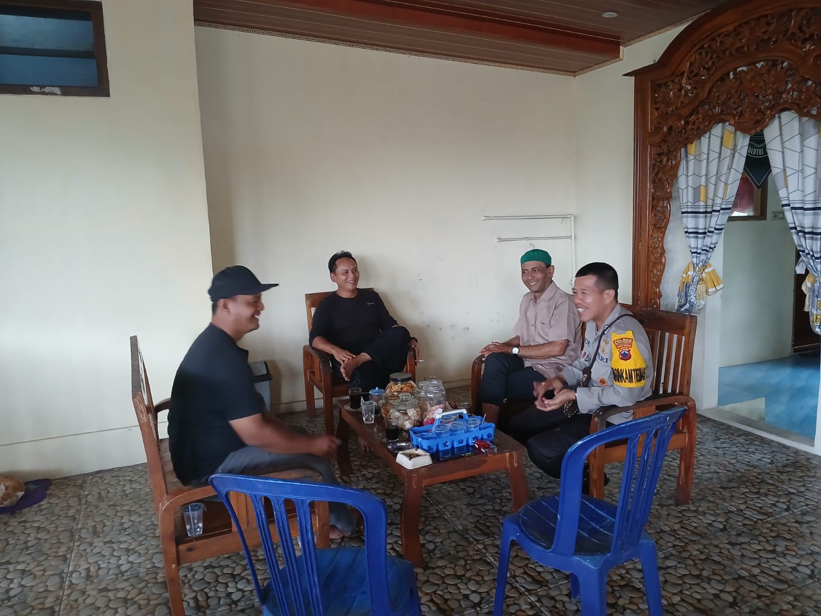 Dari Silaturahmi Hingga Edukasi, Polsek Cilongok Banyumas Sosialisasikan Layanan 110 kepada Tokoh Masyarakat