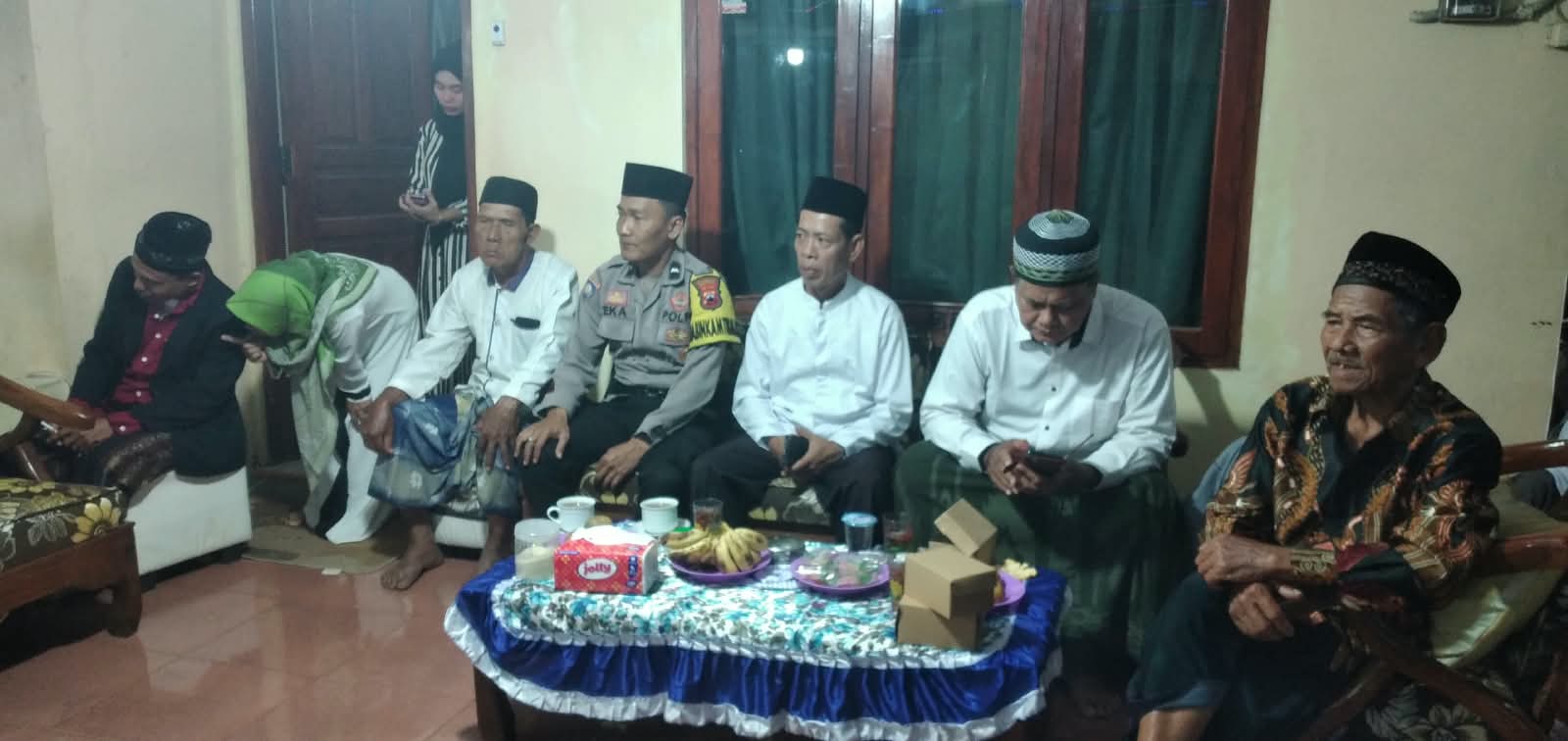 Ratusan Warga Karangnanas Hadiri Maulid Nabi, Polsek Sokaraja Turut Jaga Kamtibmas