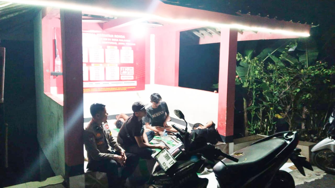 Jaga Kamtibmas, Polsek Wangon Polresta Banyumas Sambangi Pos Ronda Warga