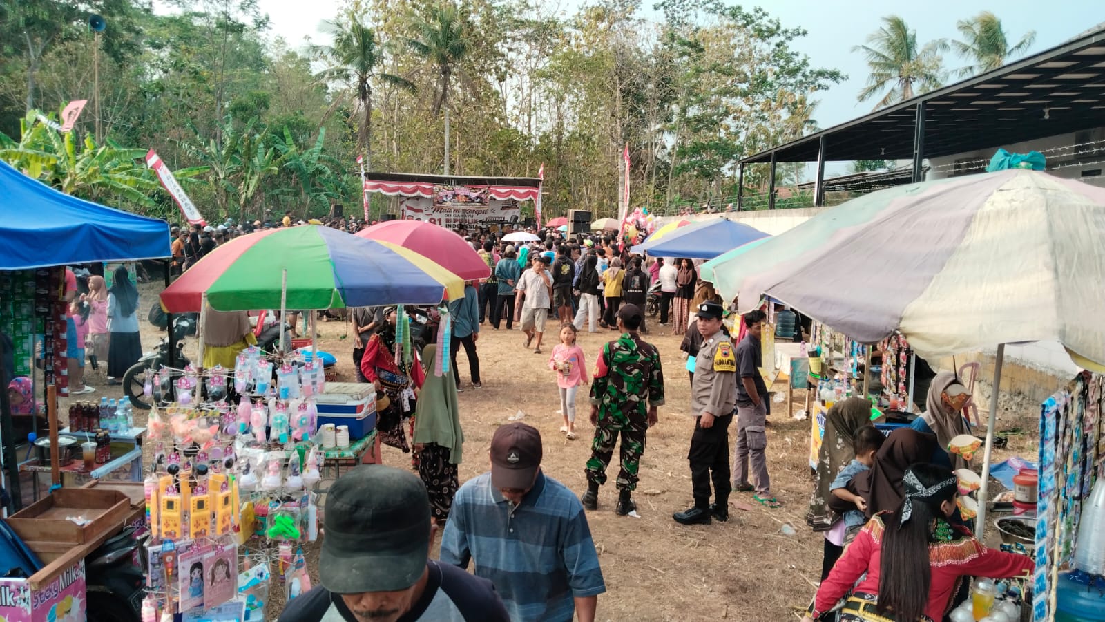 Polsek Purwojati Hadir Amankan Pentas Kuda Lumping di Karangtalun Kidul, Warga Nikmati Hiburan dengan Nyaman