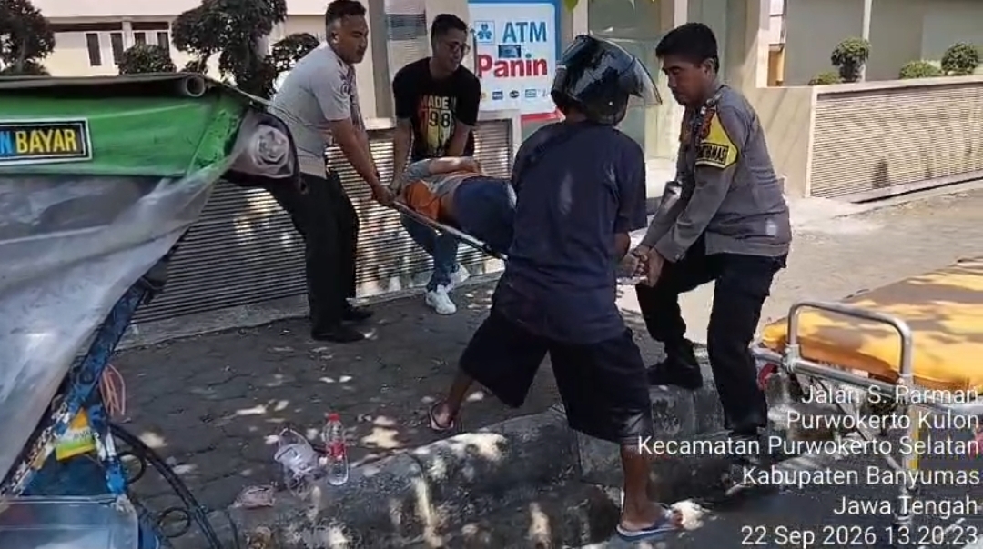 Becak Terperosok dan Timpa Pengemudi, Polsek Purwokerto Selatan Bergerak Cepat Berikan Pertolongan
