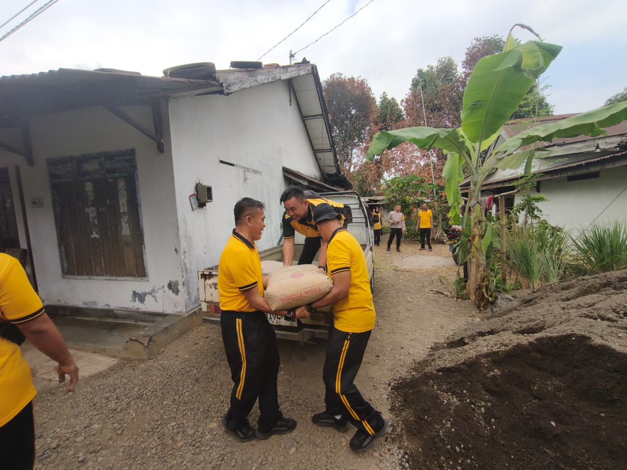 Polresta Banyumas Salurkan Bantuan untuk Korban Kebakaran Rumah di Desa Datar Sumbang