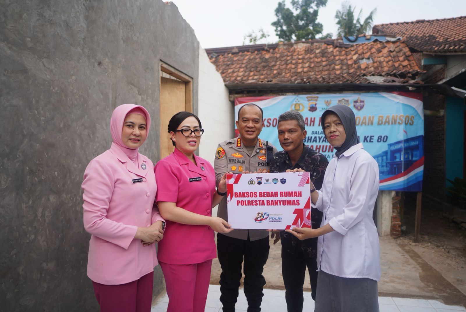 Polresta Banyumas Gelar Bedah Rumah dan Bansos, Wujud Kepedulian di HUT Bhayangkara ke-80
