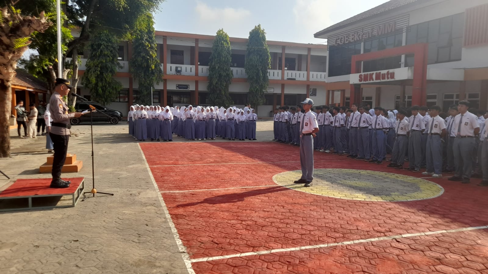 Police Goes to School, Polsek Purwokerto Barat Ingatkan Pelajar Bijak Bermedsos, Jauhi Narkoba dan Kekerasan