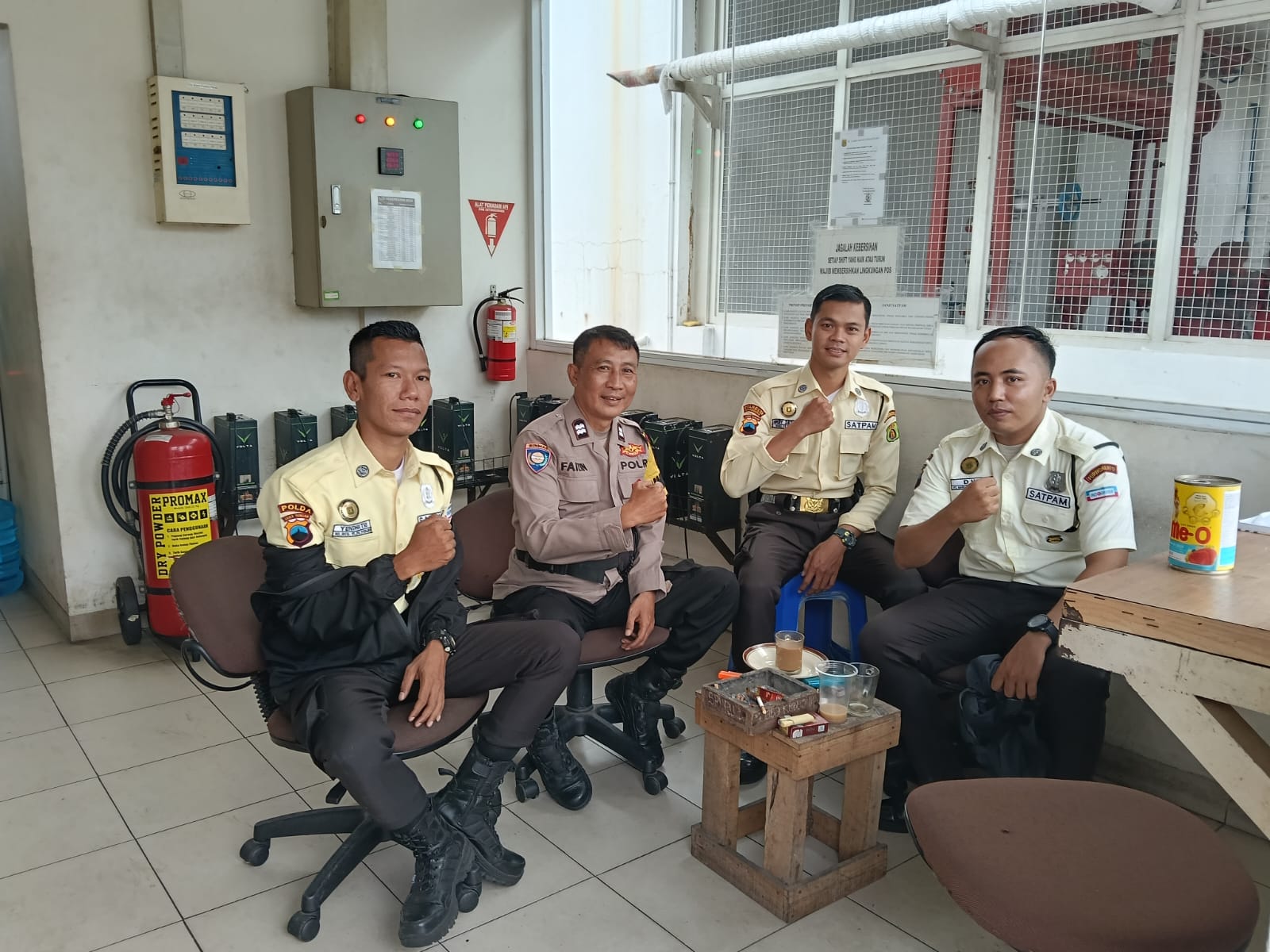 Cegah Kriminalitas di Pusat Perbelanjaan, Bhabinkamtibas Patikraja Banyumas Intensif Sambangi Satpam